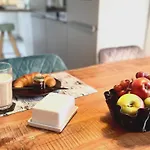 Femo Schick Und Edel Kpl Wohungen 2 Baeder Eigener Eingang Apartment *