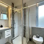 Femo Schick Und Edel Kpl Wohungen 2 Baeder Eigener Eingang Apartment